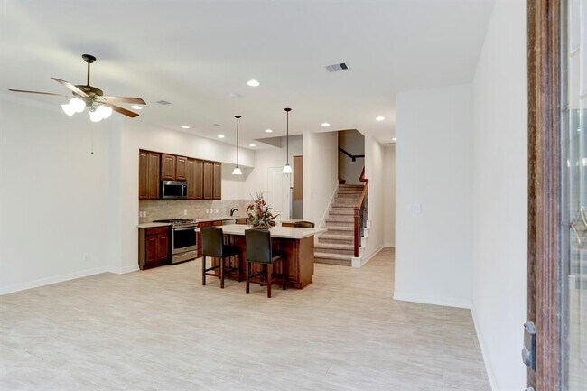 7 Laurelwood Dr in Houston, TX - Building Photo - Building Photo