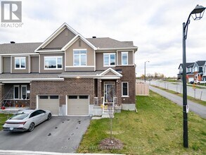 400 Epoch St in Ottawa, ON - Building Photo - Building Photo