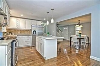 16 Oak Hill Rd in Wayland, MA - Foto de edificio - Building Photo