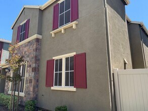 1025 Dennington Pl in Roseville, CA - Building Photo - Building Photo