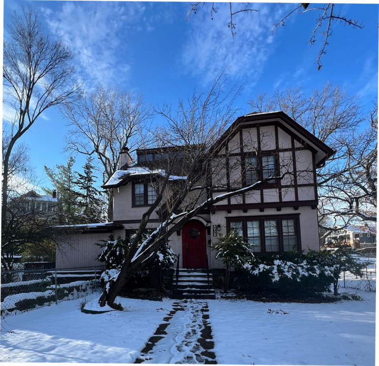 4928 Troostwood Rd in Kansas City, MO - Building Photo