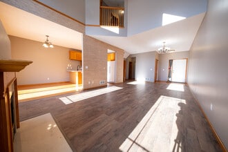 15819 Porchlight Ln in Eden Prairie, MN - Building Photo - Building Photo