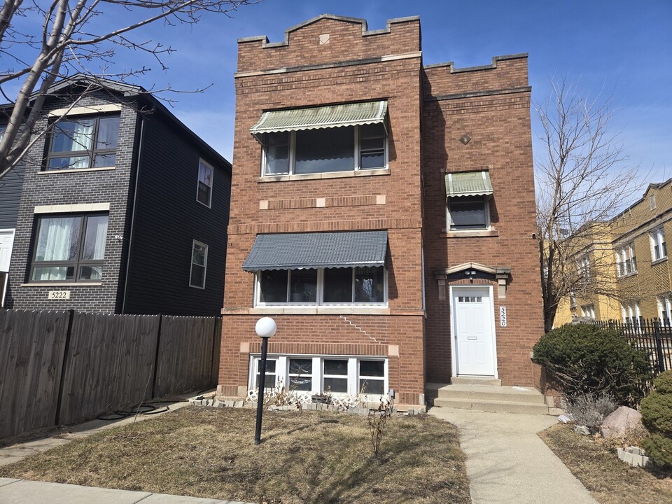 5220 W Crystal St in Chicago, IL - Building Photo