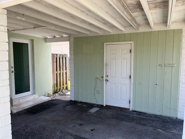 330 Dover St in Boca Raton, FL - Building Photo - Building Photo
