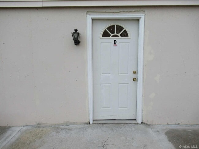 26 Wing Ave, Unit D in Dover Plains, NY - Building Photo - Building Photo