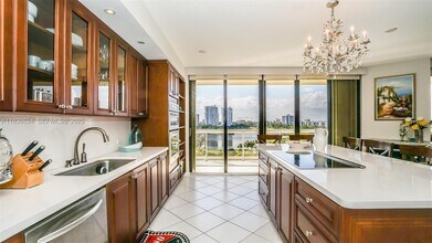 20191 E Country Club Dr in Aventura, FL - Building Photo - Building Photo