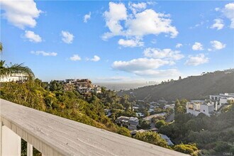 2019 Sunset Plaza Dr in Los Angeles, CA - Building Photo - Building Photo