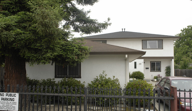 21611 Princeton St in Hayward, CA - Foto de edificio - Building Photo