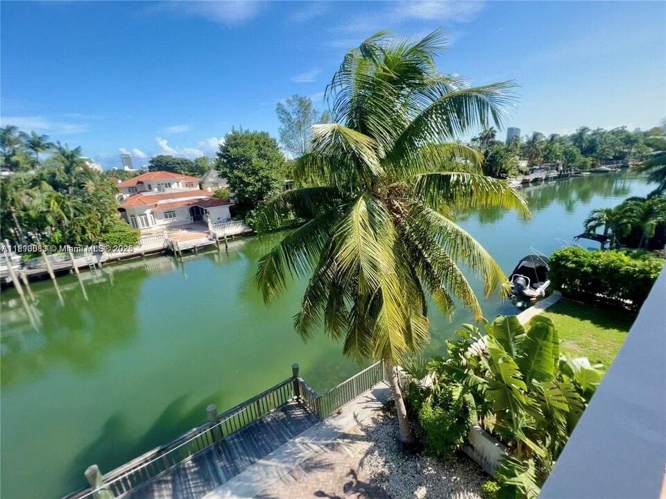 4011 Meridian Ave in Miami Beach, FL - Building Photo