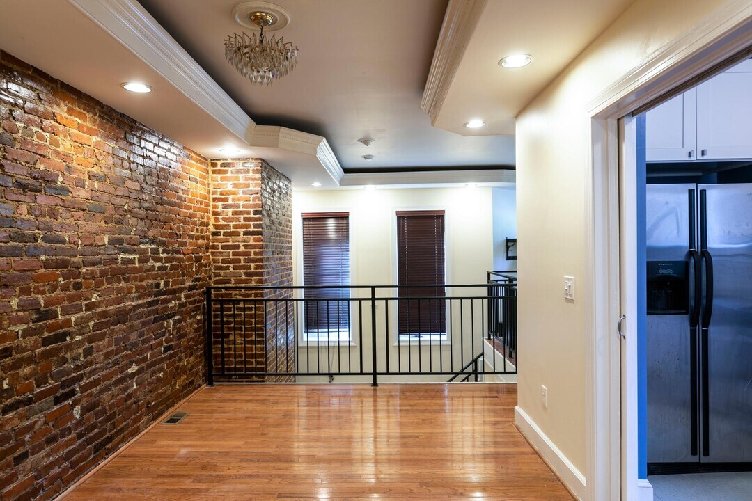653 8th St NE, Unit 1 in Washington, DC - Foto de edificio