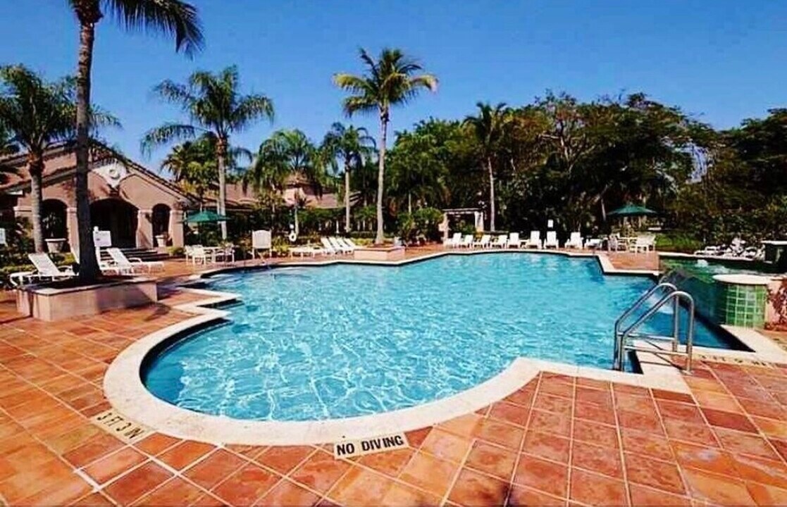 12118 Saint Andrews Pl, Unit 202 in Miramar, FL - Building Photo