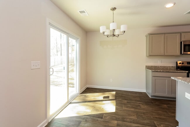 304 Crooked Pne Ct in Columbia, SC - Foto de edificio - Building Photo