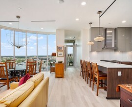 123 Lexington Ave in San Antonio, TX - Foto de edificio - Building Photo