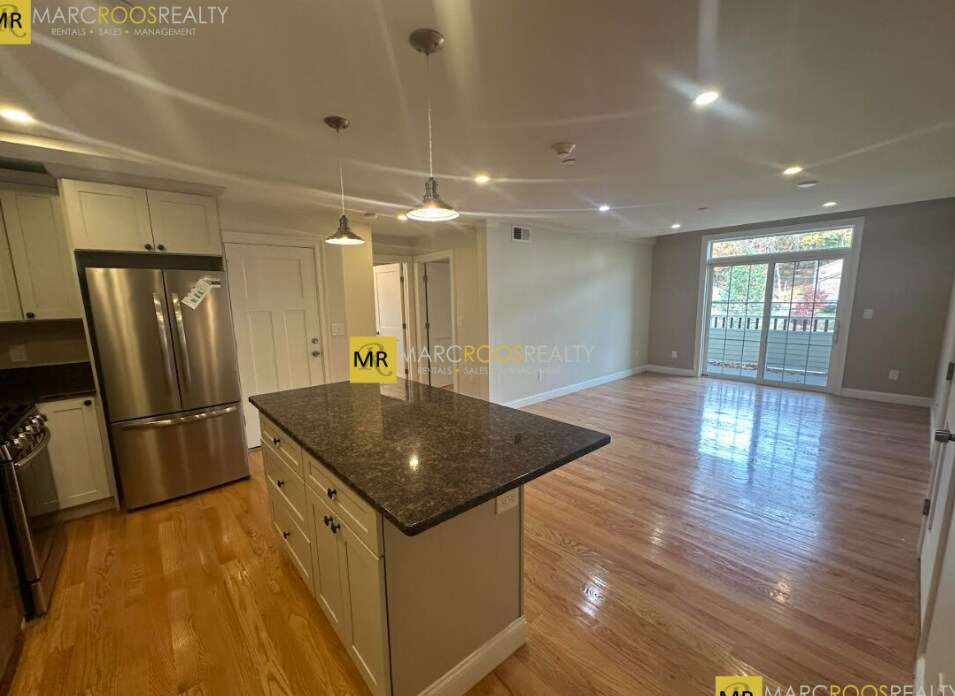 628 Trapelo Rd, Unit 2 in Belmont, MA - Foto de edificio