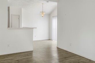 11906 Westwold Dr in Tomball, TX - Building Photo - Building Photo