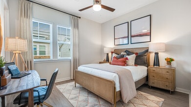 Yardly Broadway in Phoenix, AZ - Foto de edificio - Building Photo