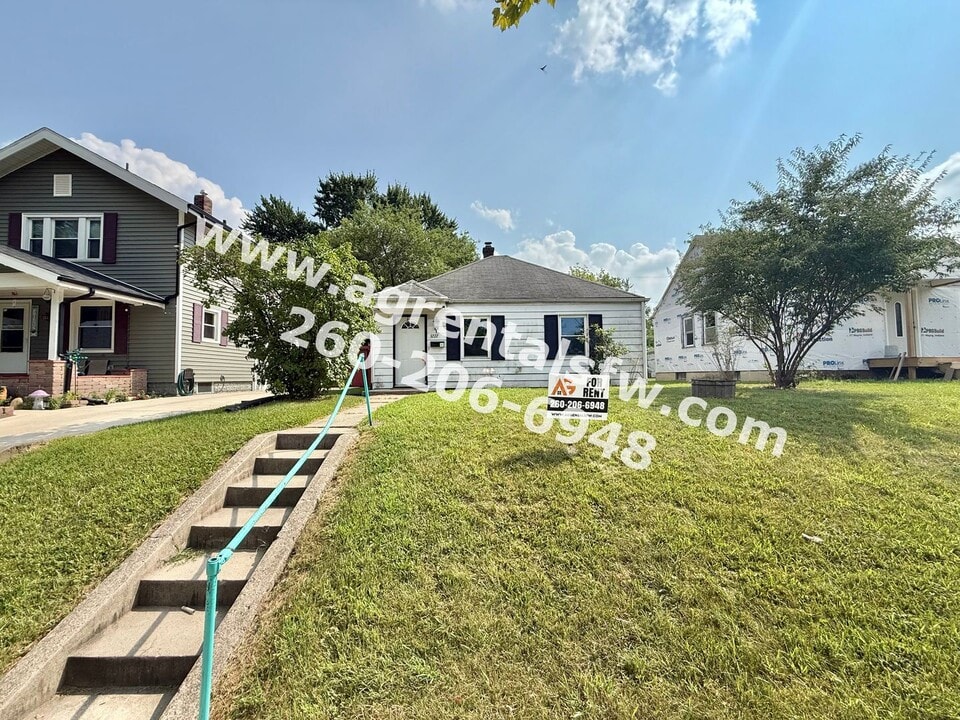 3222 Felician St in Fort Wayne, IN - Building Photo