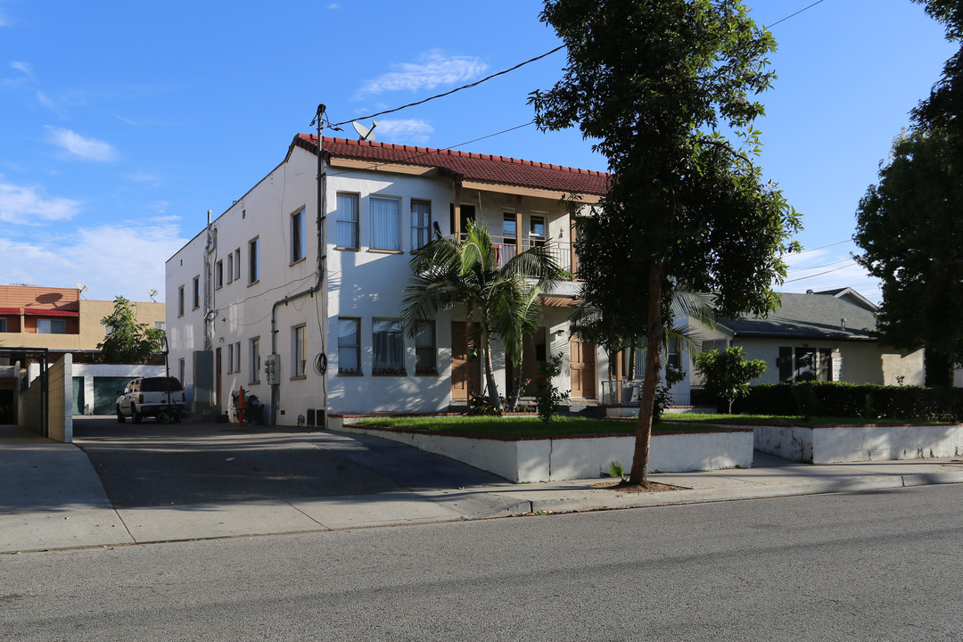 1005 E Windsor Rd in Glendale, CA - Building Photo