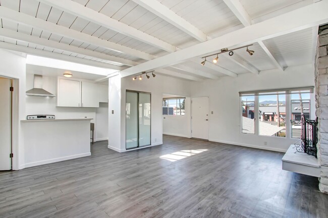 SANT2926 in Santa Monica, CA - Building Photo - Interior Photo