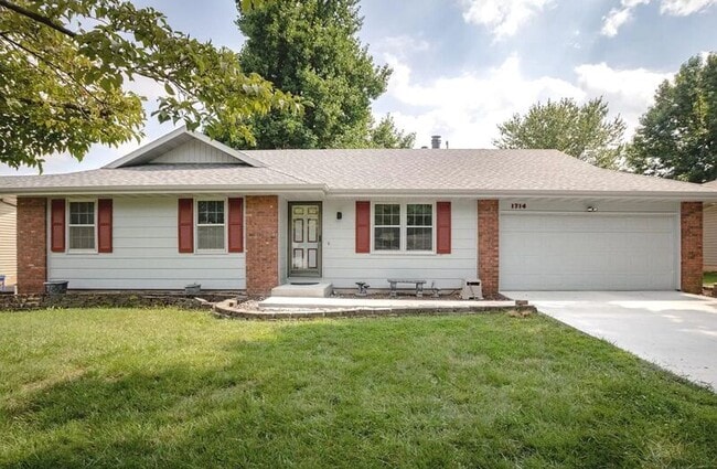 property at 1714 W Swan St