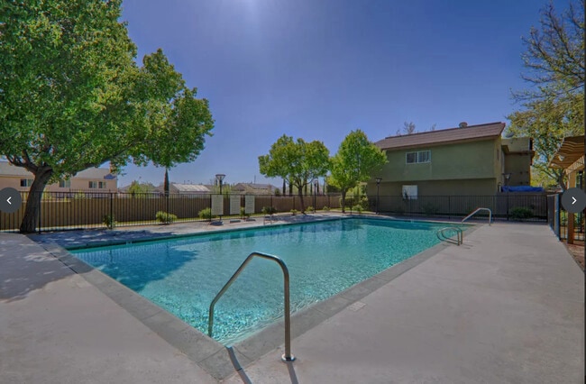 Woodlands West Townhomes in Lancaster, CA - Building Photo - Building Photo