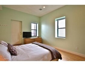 169 Chelsea St, Unit 8 in Boston, MA - Building Photo - Building Photo