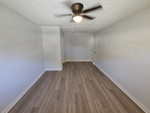 307 Hildred Ave in Conroe, TX - Building Photo - Building Photo