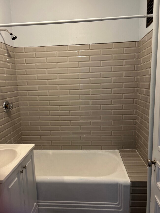 406 Beacon St, Unit 5 in Boston, MA - Building Photo - Building Photo
