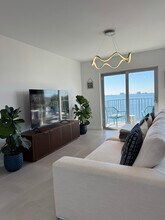 11930 N Bayshore Dr, Unit 508 in North Miami, FL - Foto de edificio - Building Photo