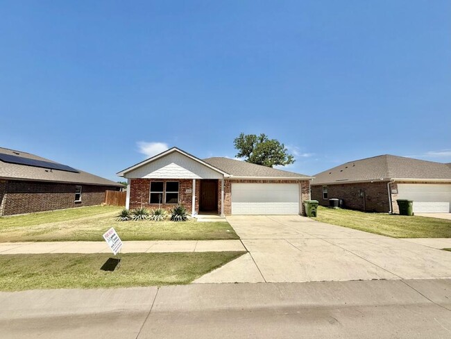 929 Ben Dr in Springtown, TX - Foto de edificio - Building Photo