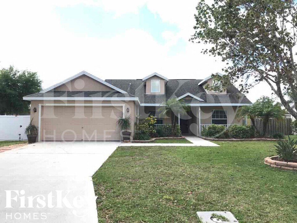 11764 Shirburn Cir in Parrish, FL - Building Photo