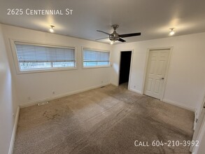 2625 Centennial St in Abbotsford, BC - Building Photo - Building Photo