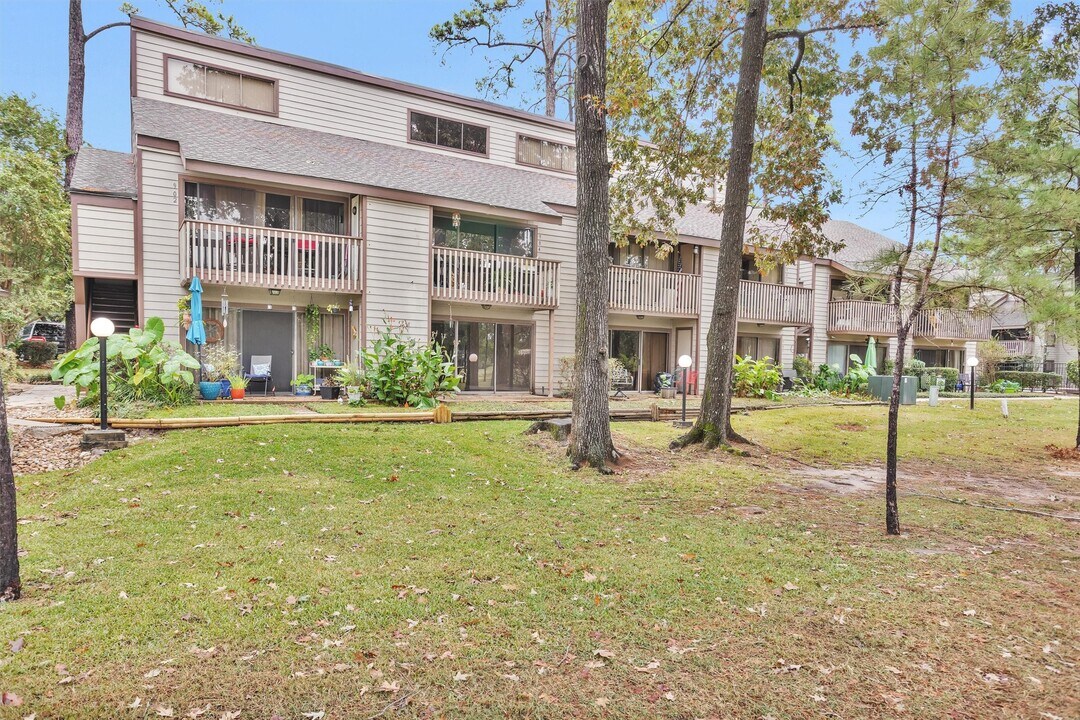 12900 Walden Rd in Montgomery, TX - Building Photo