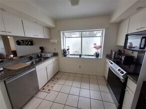 427 Cerromar Ln in Venice, FL - Building Photo - Building Photo