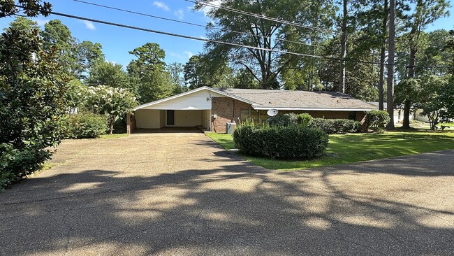 102 N Pinecrest Dr in Ruston, LA - Building Photo - Building Photo