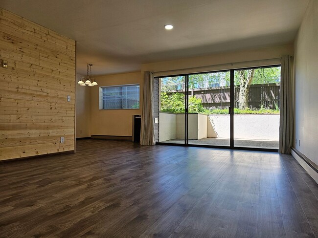 Greenwood North Apartments in Seattle, WA - Foto de edificio - Building Photo