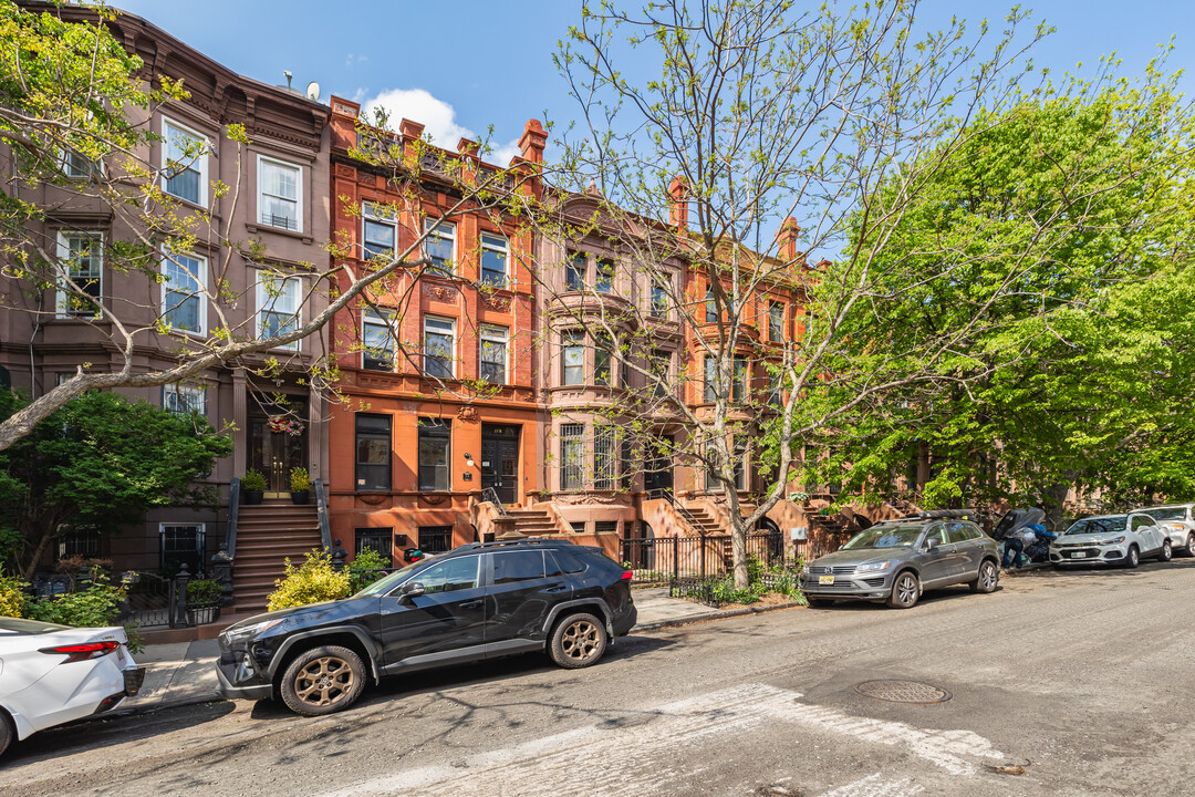 161 Hancock Street in Brooklyn, NY - Building Photo