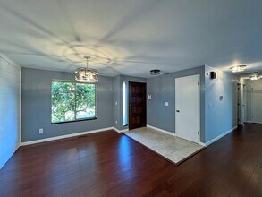 1614 Riverview Dr NE in Auburn, WA - Foto de edificio - Building Photo