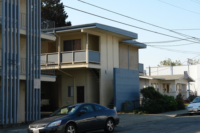 124 Santa Helena Ave in Millbrae, CA - Building Photo - Building Photo