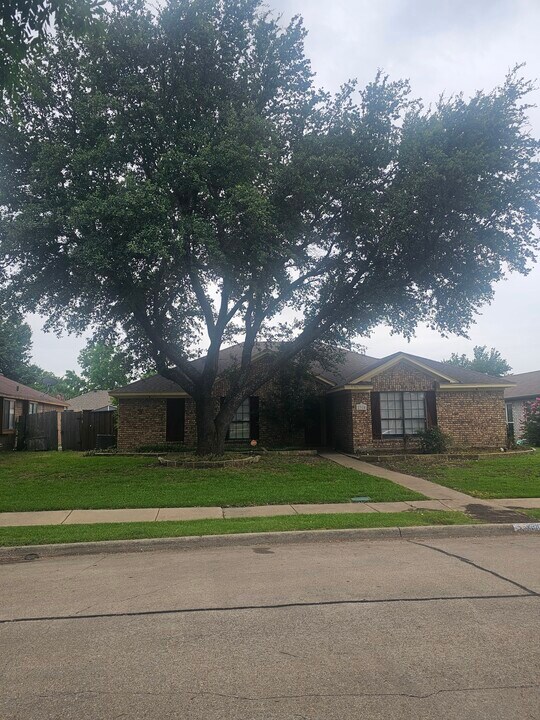 2310 Cortland Cir in Rowlett, TX - Building Photo
