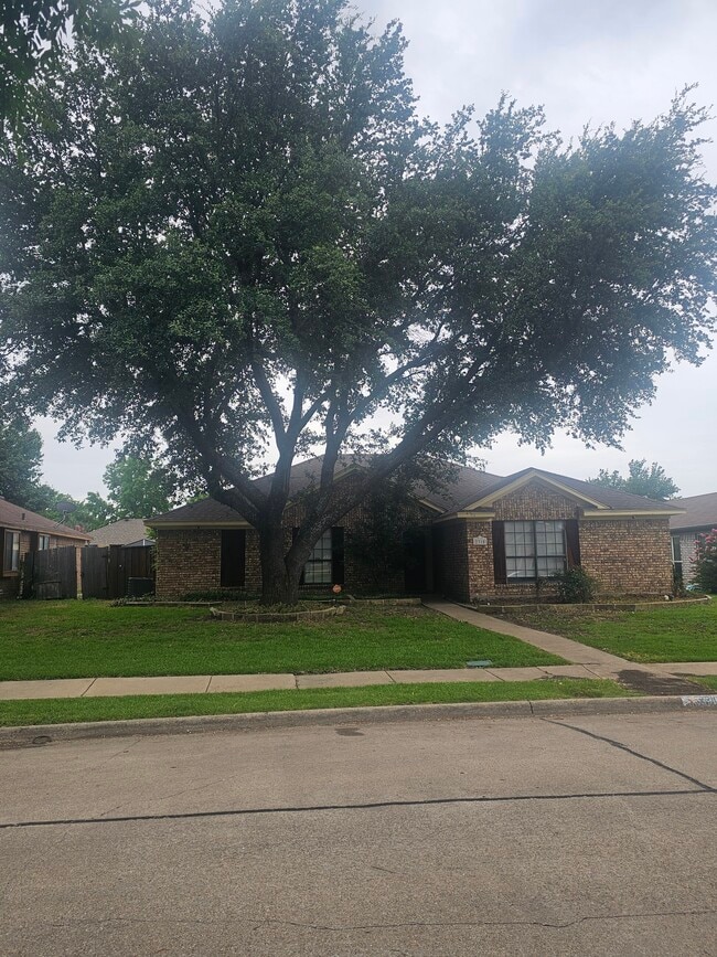 property at 2310 Cortland Cir