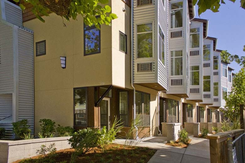 Steelhead Townhouses in Eugene, OR - Building Photo