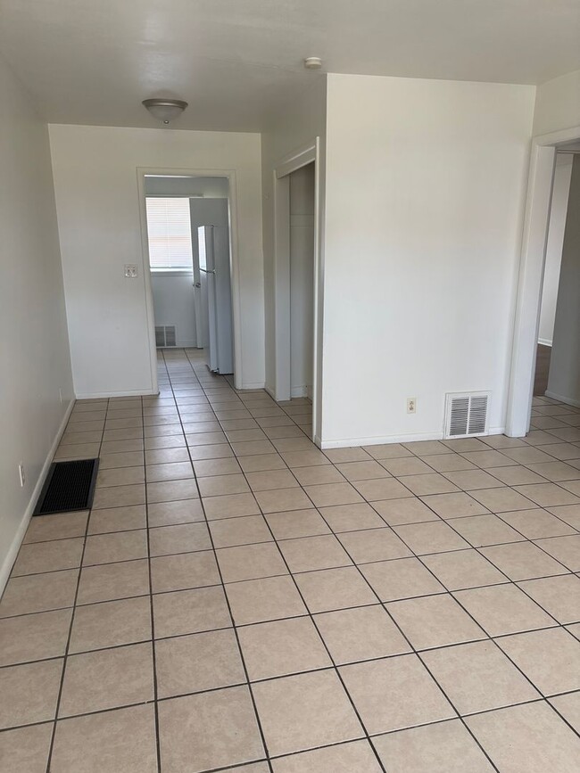 4407 E Linwood Blvd in Kansas City, MO - Building Photo - Building Photo