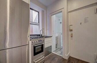 207 Madison St in New York, NY - Building Photo - Building Photo