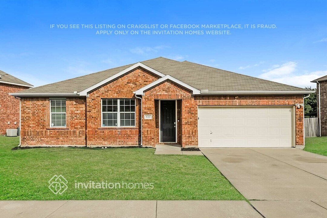 932 Matagorda Ln in Desoto, TX - Building Photo