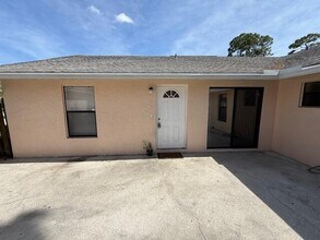 1105 Hyacinth Pl in Wellington, FL - Building Photo - Building Photo