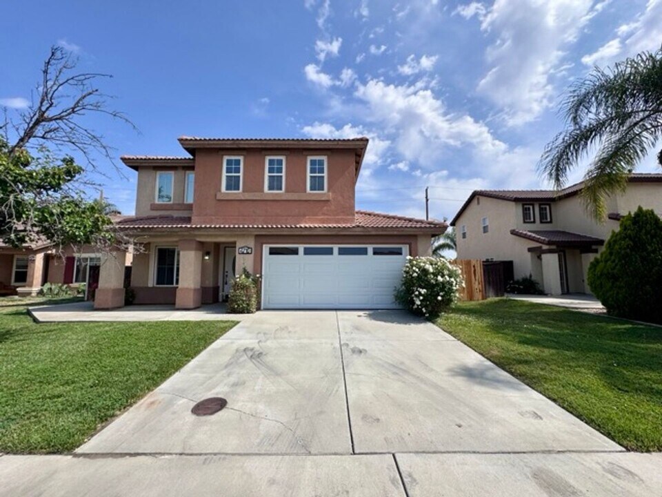 4710 Country Grove Way in Hemet, CA - Building Photo