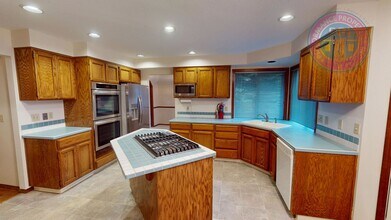 2934 Hunter Way in West Linn, OR - Building Photo - Building Photo