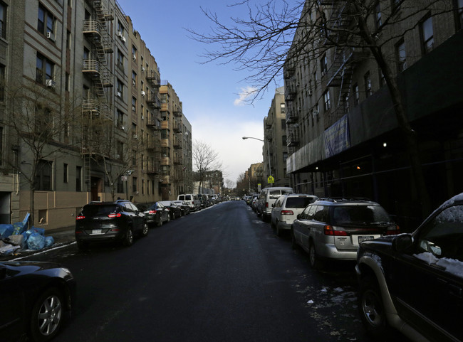 Burnside Renewal in Bronx, NY - Foto de edificio - Building Photo