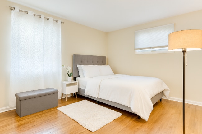 28 Poinciana Pkwy in Cheektowaga, NY - Foto de edificio - Building Photo